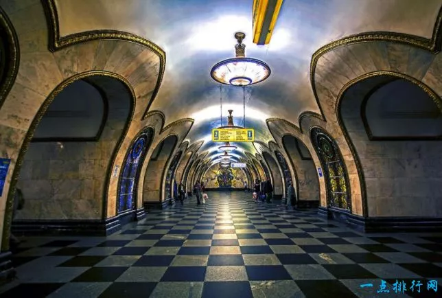 世界上最美的地铁 置身于童话世界